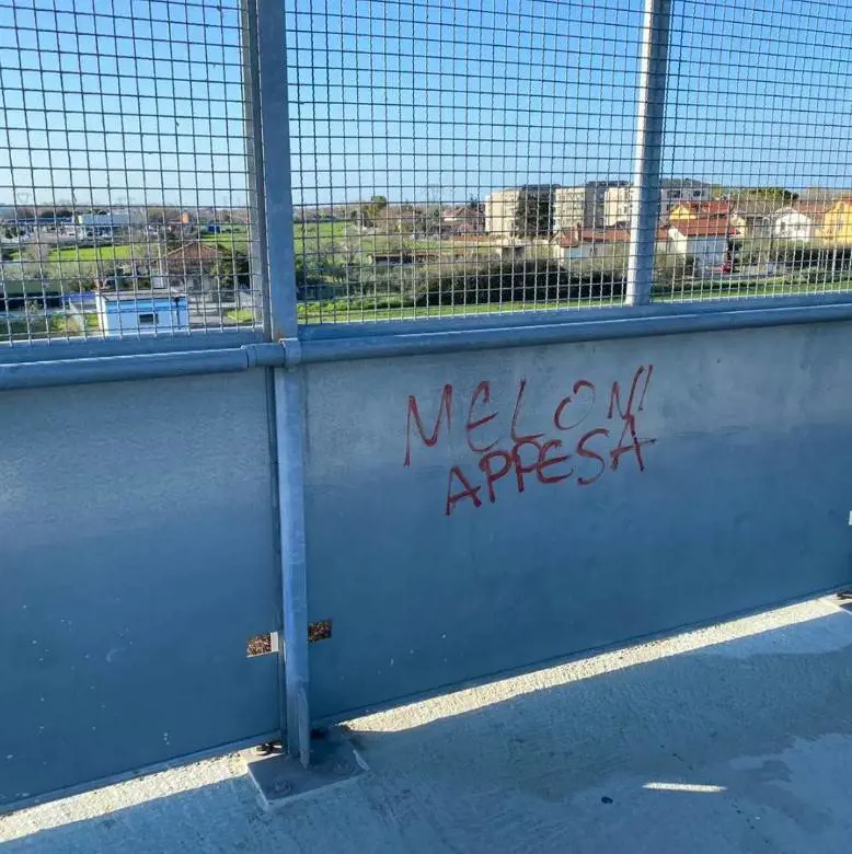 La scritta-choc apparsa a Riccione nelle scorse ore