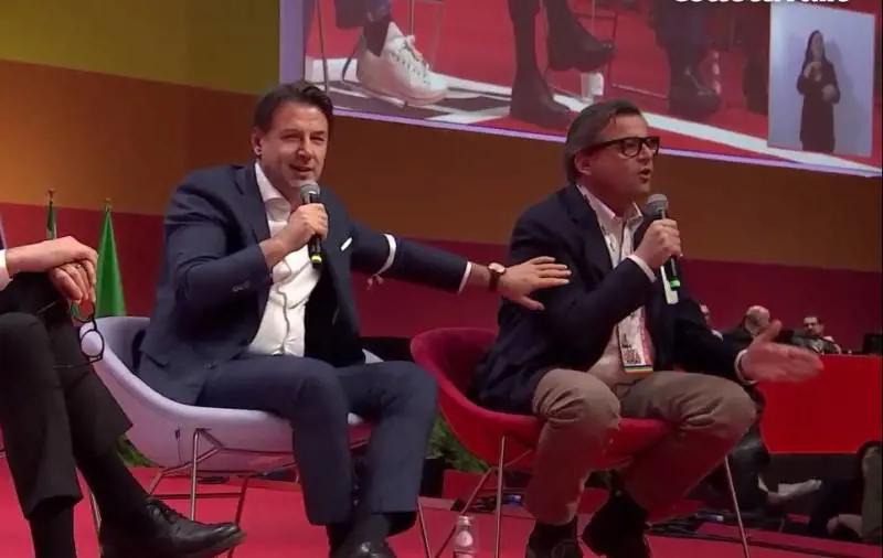 "Hai votato con la destra", "Non fate i pecoroni". Scintille tra Conte e Calenda