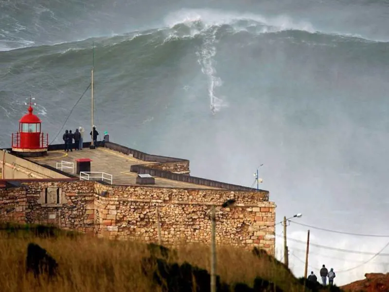 Garrett McNamara, surfare a trenta metri d’altezza