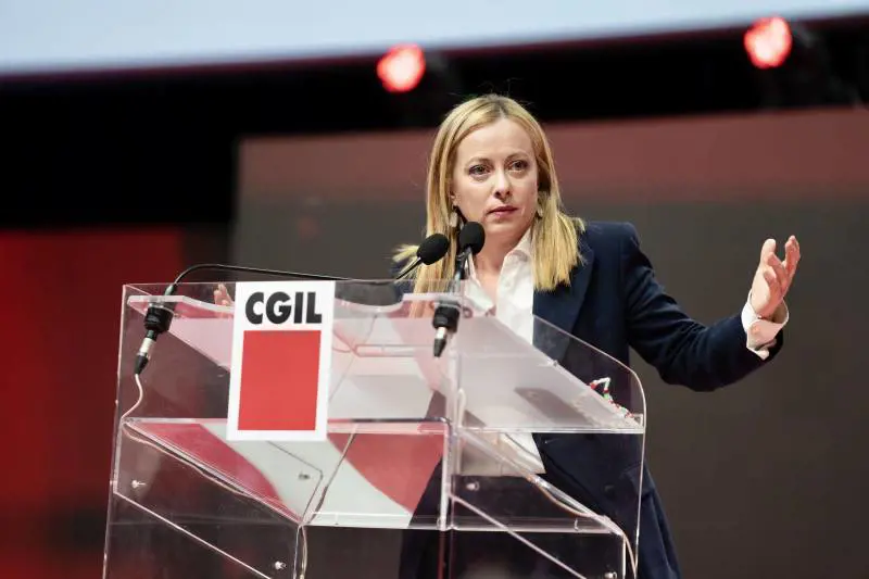 La lezione di stile di Giorgia Meloni al congresso della Cgil