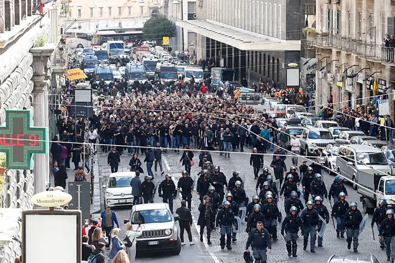 Occhio ai tifosi del West Ham: Napoli torna crocevia delle guerre ultras