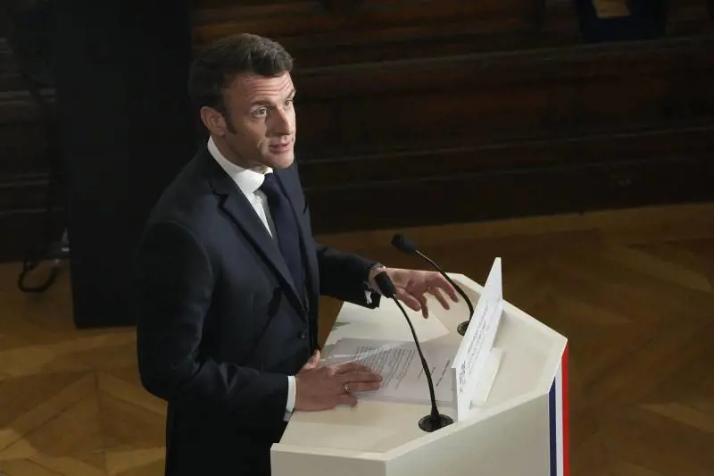 Per il presidente comincia una Via Crucis