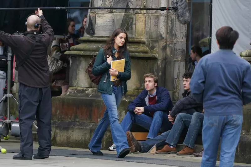 Ecco le prime foto di William e Kate in "The Crown": come saranno (e il confronto)