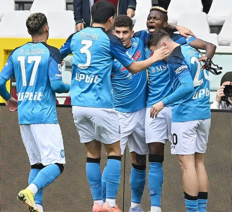 Napoli inarrestabile: Torino travolto 4-0 in casa. Scudetto sempre più vicino