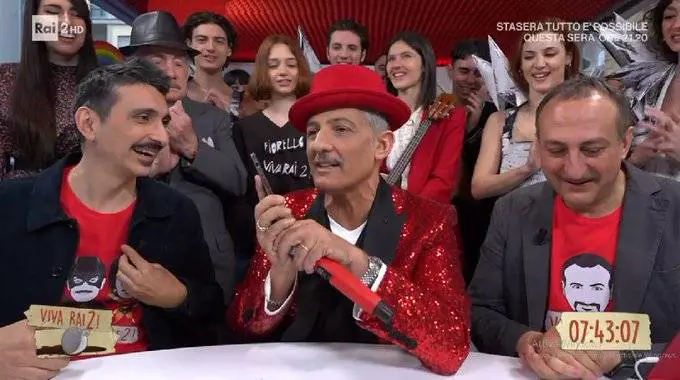 "È la Meloni o un'imitatrice?". Il "giallo" sulla telefonata a Fiorello