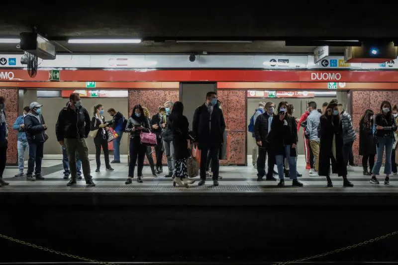 Così hanno provato a portarmi via il portafogli in metropolitana a Milano