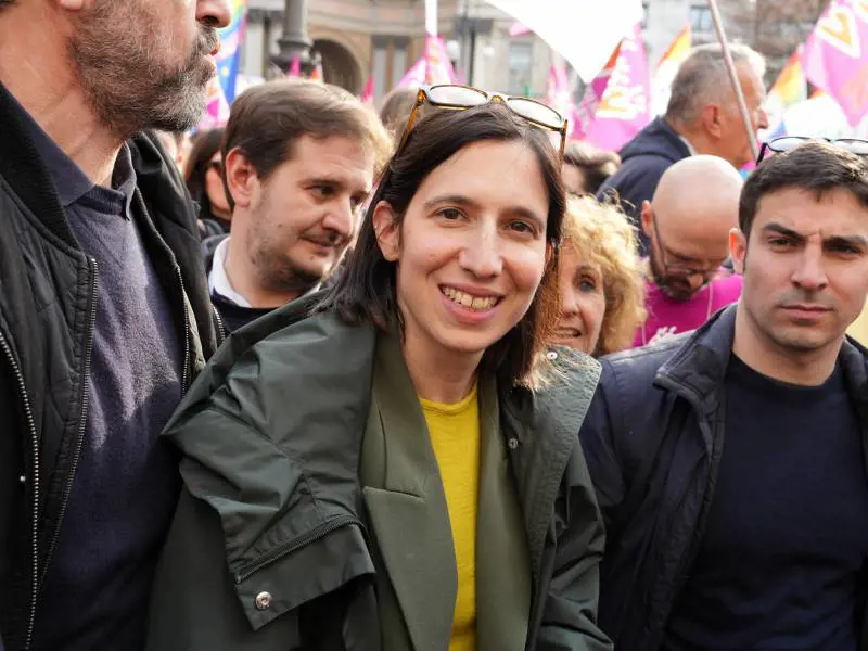 Gaffe, strumentalizzazioni, lotte intestine: il disastro di Schlein 