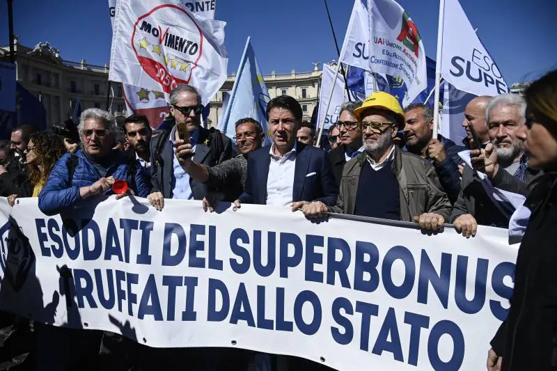 Conte ripiega sulla piazza con gli "esodati" del 110% per non farsi oscurare dal Pd