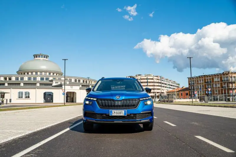 Skoda Kamiq Black Dots: prova su strada del SUV compatto fuori e spazioso dentro