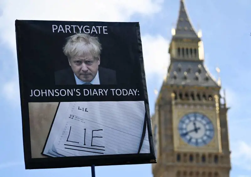 BoJo giura di non aver mentito sui party. Sunak gli rifila uno schiaffo sulla Brexit