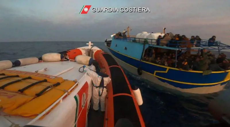 "Non siamo il campo profughi d’Europa". Salvini sferza l'Ue sui migranti