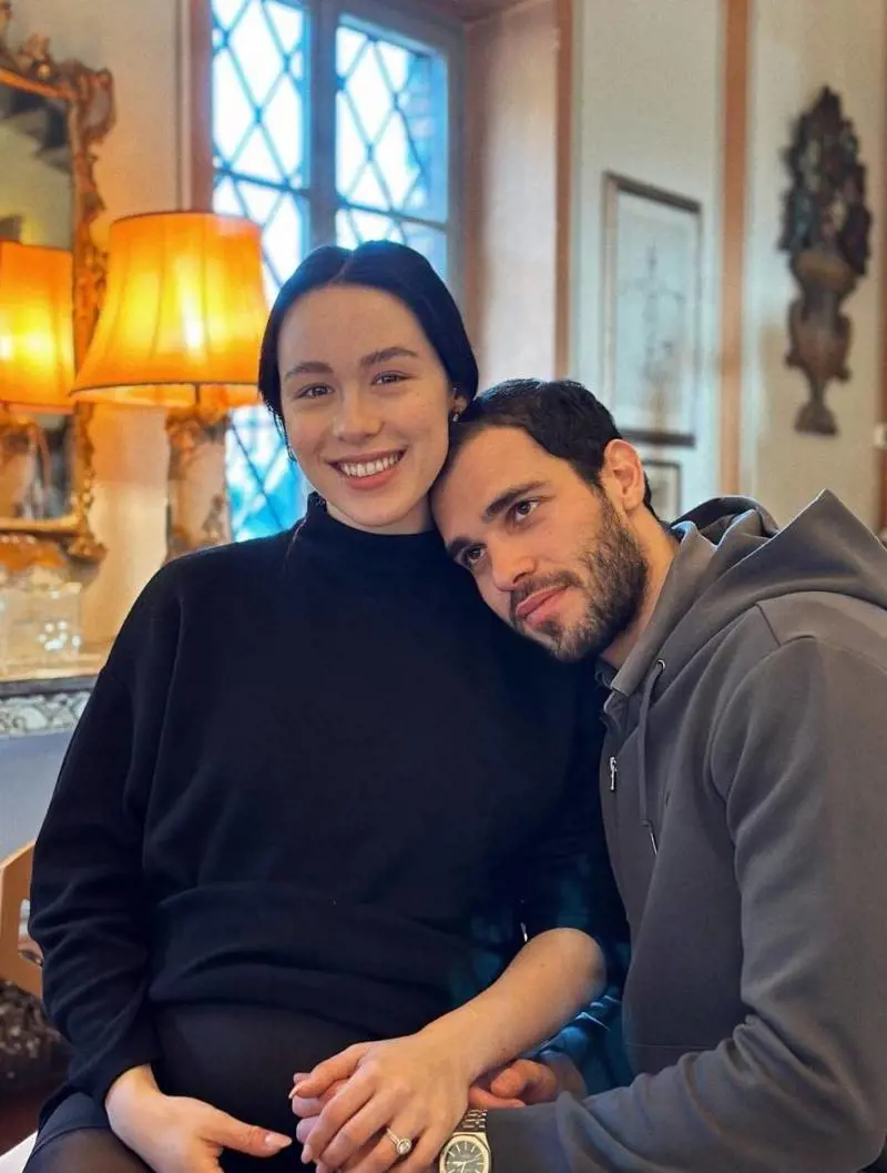 Aurora Ramazzotti si sposa? Il dettaglio nella foto che non è sfuggito ai fan