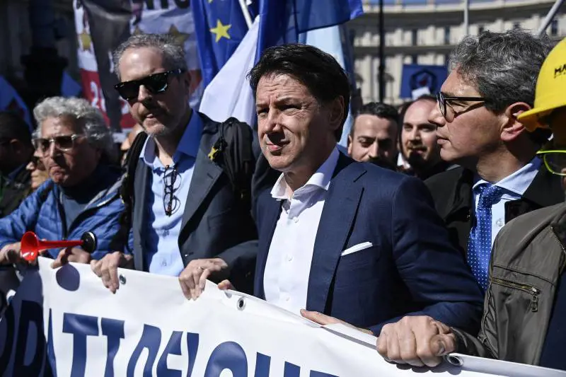 Fra Giuseppi indossa il saio per smarcarsi dalla Schlein