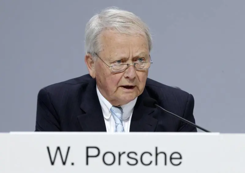 "Ha la demenza, io divorzio". Mr Porsche rottama la moglie