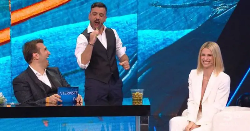 "Un richiamino ogni tanto...". La rivelazione della Hunziker su Ramazzotti