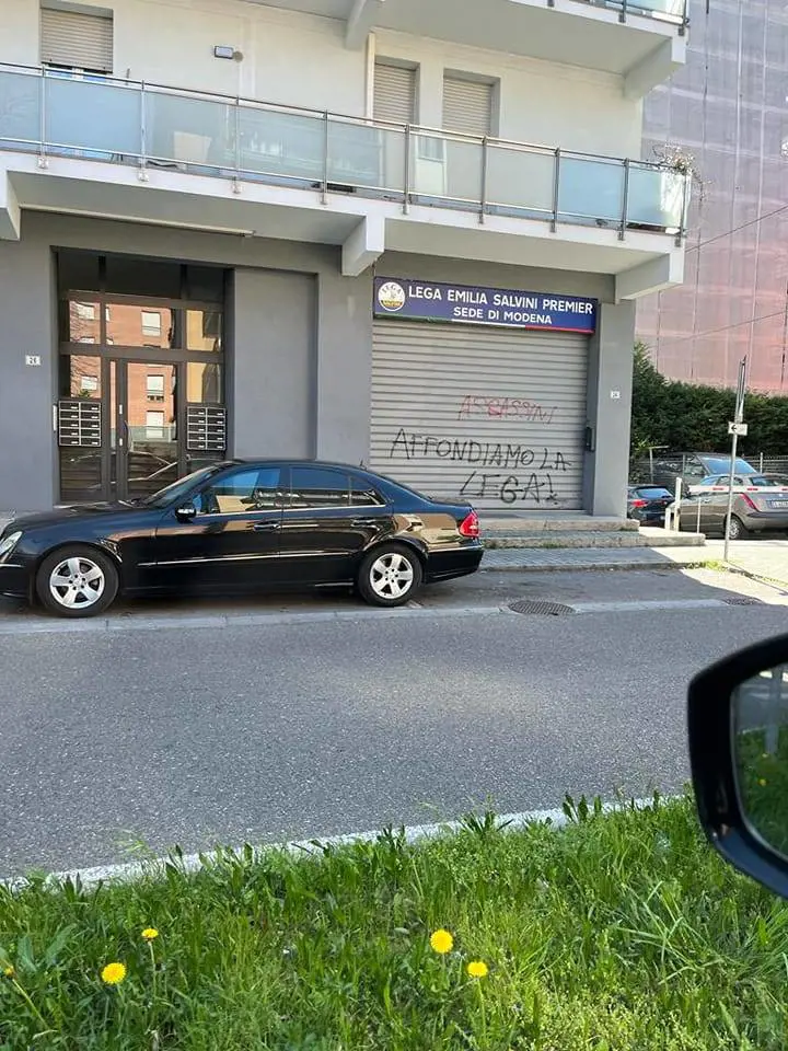 La sede della Lega vandalizzata a Modena