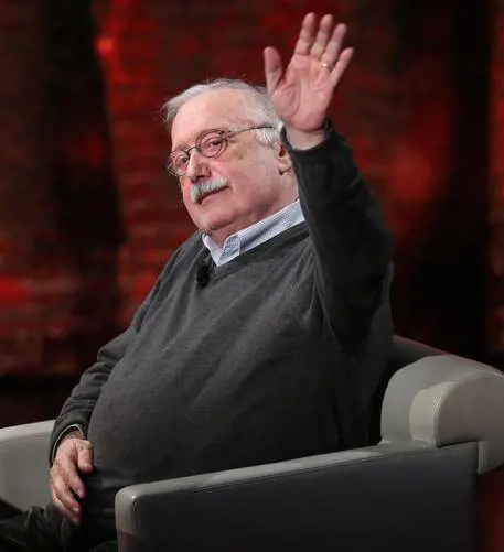 Addio a Gianni Minà: giornalista, scrittore, conduttore tv. Aveva 84 anni