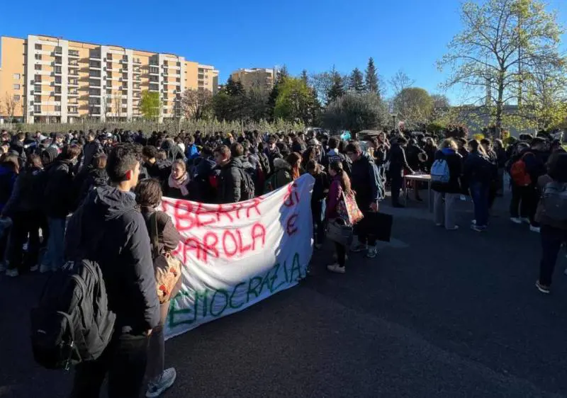 Le simpatie dem della preside che "censura" la Lega