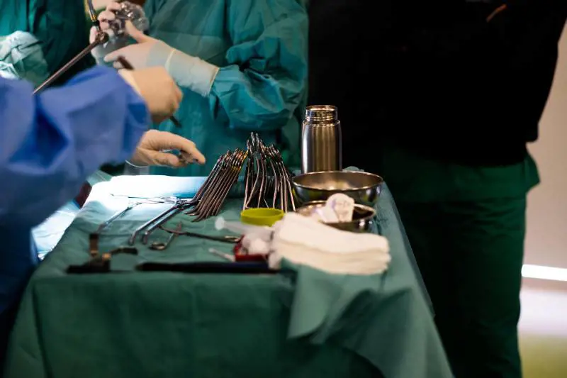 Brescia, neonata muore dopo il parto. Un ginecologo si toglie la vita