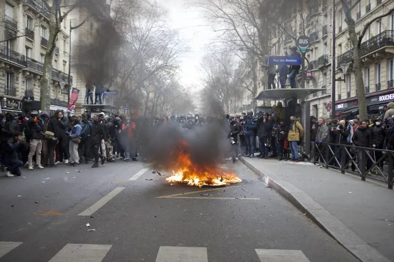 "Cento giorni di collera": l'ultima sfida a Macron