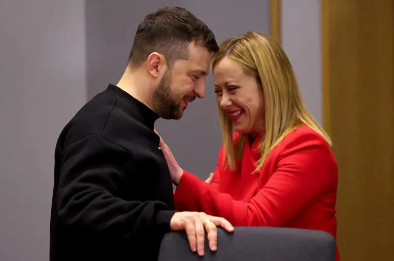Meloni sente Zelensky: "Perseguire una pace giusta per l'Ucraina"