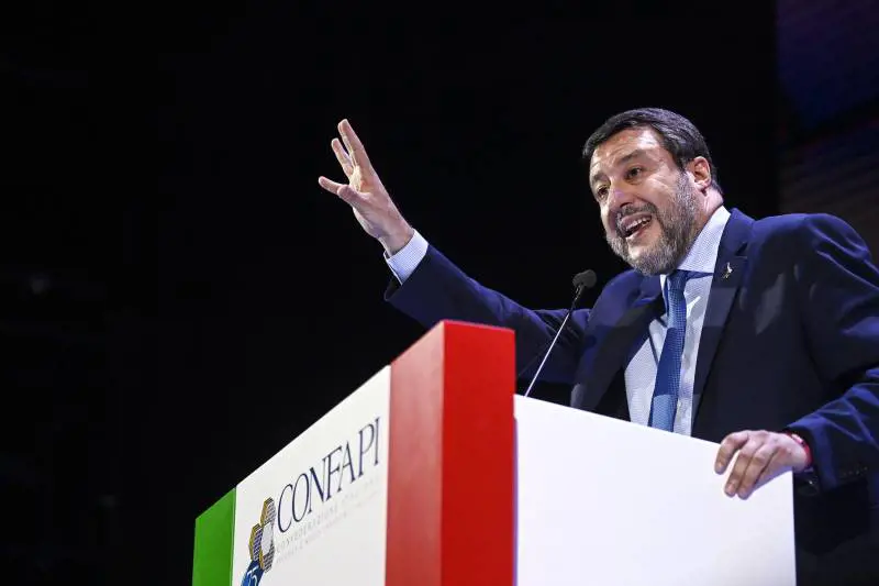 Salvini garantisce sul codice appalti: "Tempi accorciati grazie alla fiducia a sindaci e imprese"