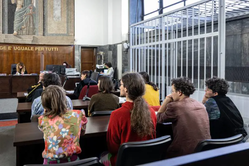 Extinction rebellion a processo a Milano. "La vernice spray è un nostro metodo". 