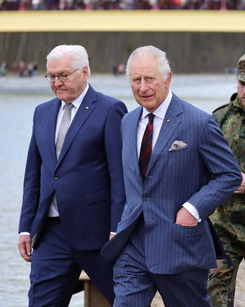 Il discorso (in tedesco) del Re al Bundestag. Ma Carlo sfodera il repertorio da principe