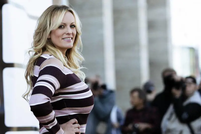 "Sei sposata?": così è iniziato il caso Stormy Daniels-Trump 