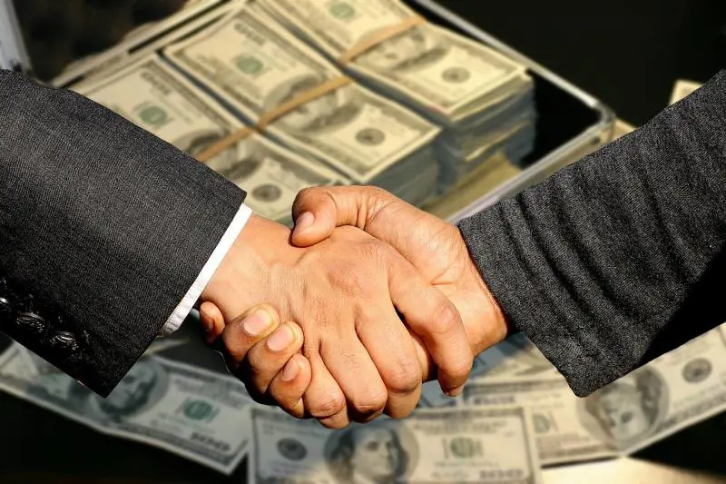 Il fisco e il giallo del miliardario sconosciuto: da dove arrivano i 7 miliardi?
