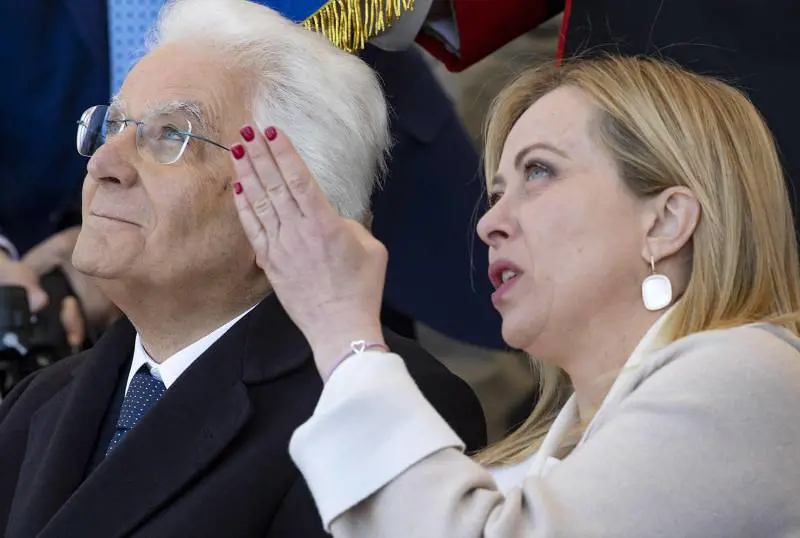 "Cordialità e collaborazione". Meloni al Quirinale incontra Mattarella: ecco i dossier sul tavolo