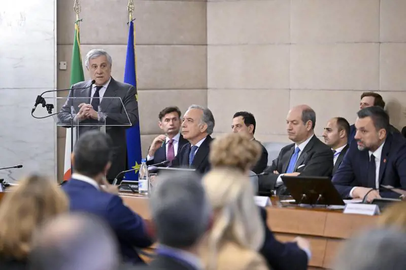 Balcani, Italia al centro tra migranti e business