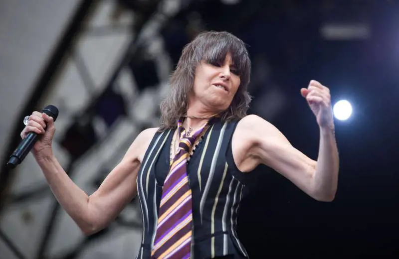 Chrissie Hynde dei Pretenders: una vita per il rock senza compromessi