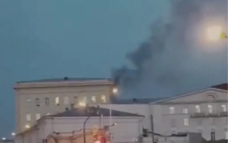 Incendio a Mosca: in fiamme sede del ministero della Difesa