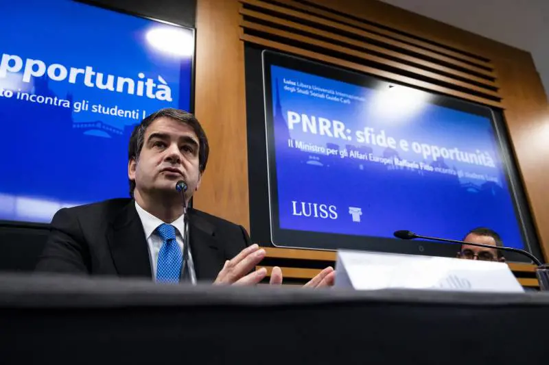 Fitto: "Governo in marcia senza difficoltà sul Pnrr"