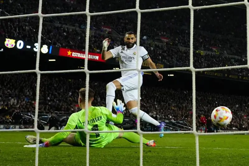 Re Carlo e lo scudiero Benzema: che show il Real al Camp Nou 