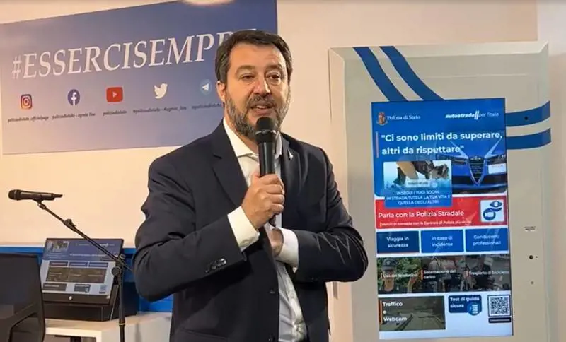Salvini "l'operaio" rilancia il Carroccio. E punta a iniziare il nuovo Ponte entro le Europee