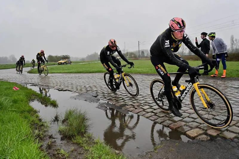 La mitica Parigi-Roubaix: il percorso, i favoriti e dove vederla in tv