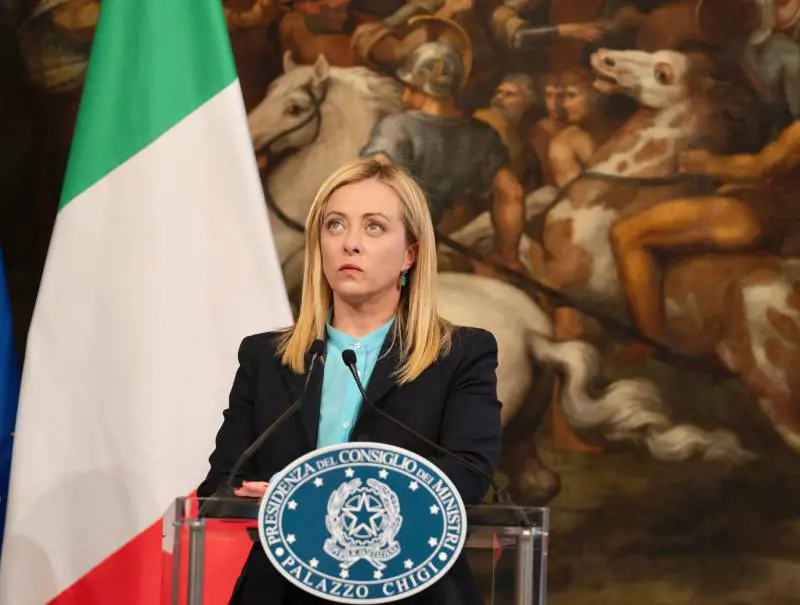 Meloni conferma la stretta sui migranti: "Stop alla protezione speciale"