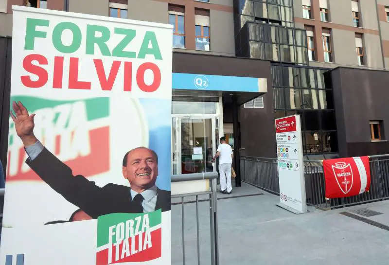 Le condizioni del Cav in costante miglioramento: l'ipotesi delle dimissioni