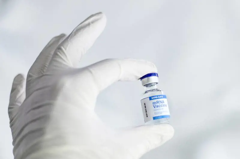 La scienza post Covid vola: vaccini anti cancro nel 2030