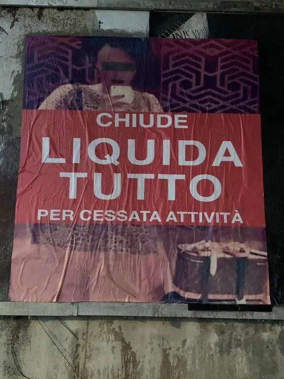 "Liquida tutto". Latina tappezzata dalle gigantografie di Lady Soumahoro