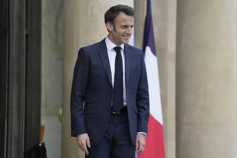 Ok notturno alle pensioni, ira su Macron