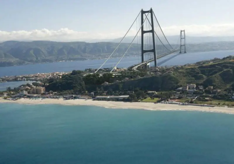 Ponte sullo stretto, Fdi frena. Ma Salvini conferma: "Cantieri la prossima estate"