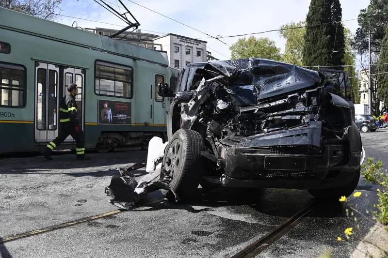 "Il Suv di Immobile andava a 80 all'ora". Il tram, l'incrocio e il semaforo: le indagini