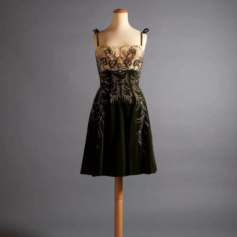 Nel cuore del quadrilatero della moda, mostra di abiti e accessori della donna nel Novecento