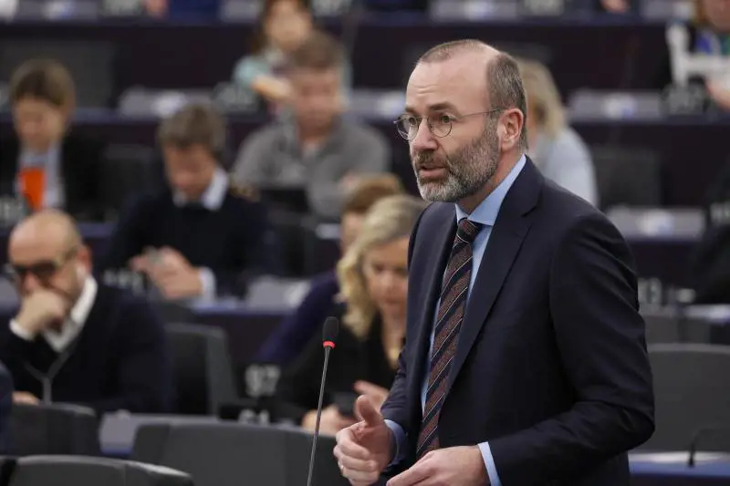 Il leader del Ppe Weber striglia l'Europa "Navi tedesche a pattugliare il Mediterraneo"