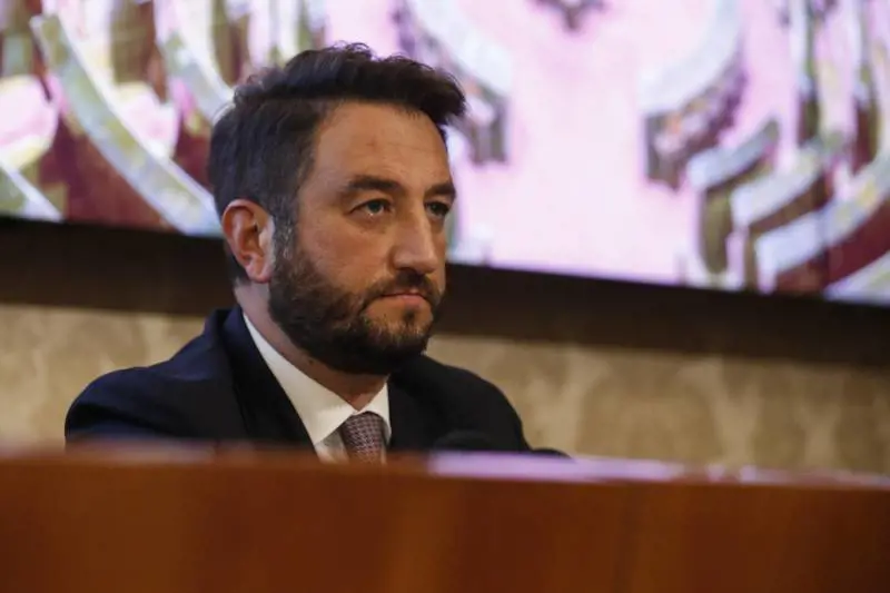 Cancelleri passa a Fi. Grillini infuriati, gelo di Conte
