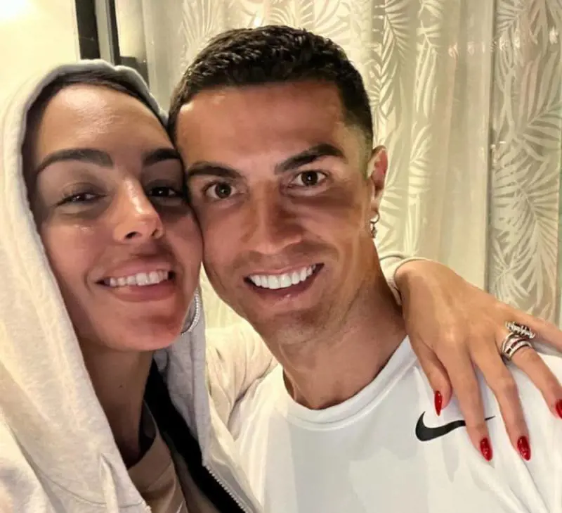 "Ho avuto la polmonite". La moglie di Ronaldo ricoverata in ospedale