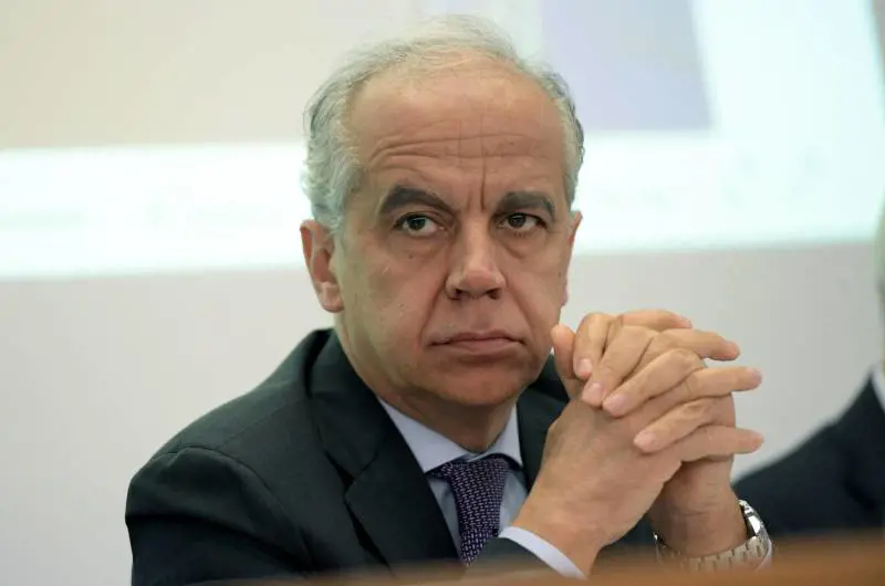"Solo il 5% dei permessi convertiti in lavoro". Piantedosi smonta la propaganda della sinistra sulla protezione speciale